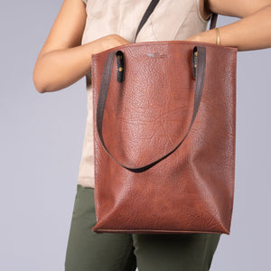 Basic Tote Leather Tote | Bear Necessities Pakistan